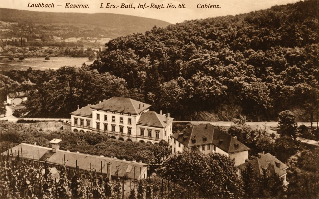 Bad Laubach, das Anfang des 20. Jahrhunderts als Kaserne genutzt wurde. Undatierte Postkarte.