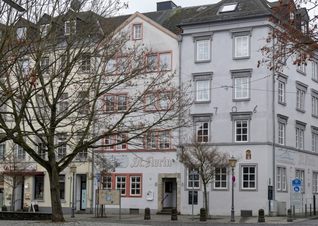 Die Häuser Florinsmarkt 8, 10 und 12 (von rechts) im Februar 2019.