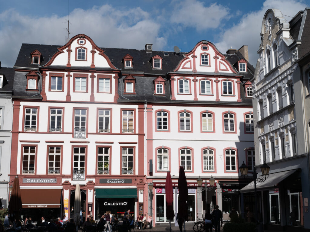 Die Barockhäuser Firmungstraße 36 und 34 (von links).