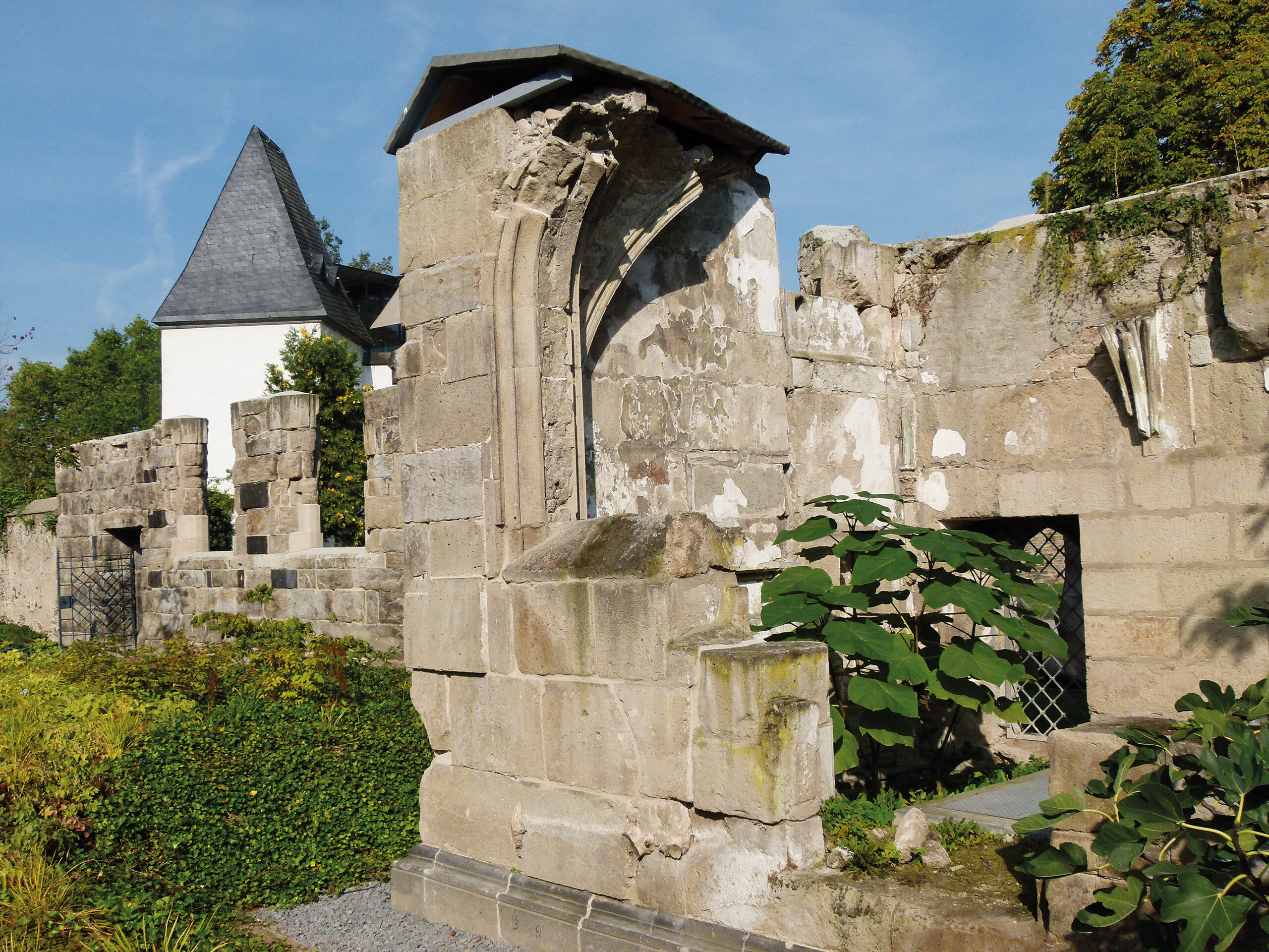 Die Kapelle des Deutschen Ordens ist heute nur noch eine Ruine. Sie wurde im Rahmen der Vorbereitung der Bundesgartenschau gesichert und vom Wildwuchs befreit.