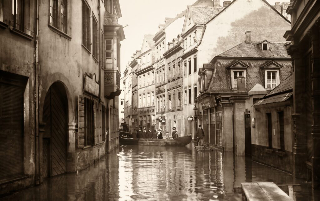 : Blick in die Kornpfortstraße (Richtung Entenpfuhl). Das Foto entstand beim Hochwasser im Januar 1926. Foto: Stadtarchiv Koblenz.