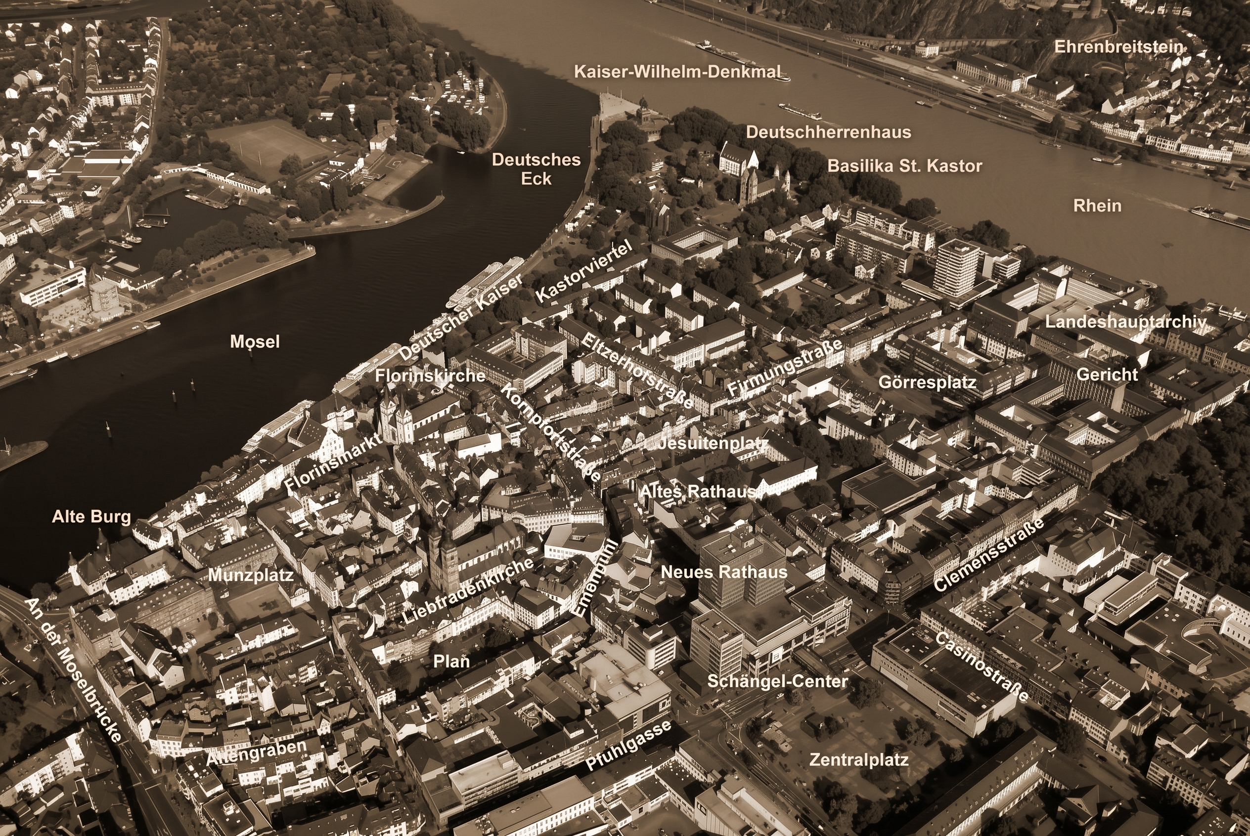 Abbildung 7: Blick auf die Koblenzer Innenstadt mit Eintrag der wichtigsten Straßennamen und Gebäude im Sommer 2002.