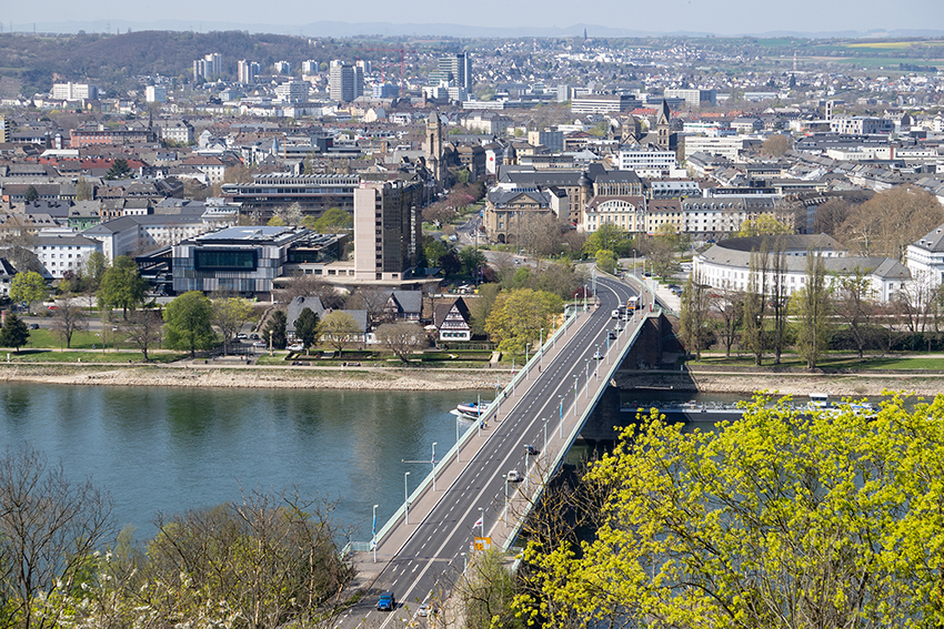 Die "neue" Pfaffendorfer Brücke im April 2020.