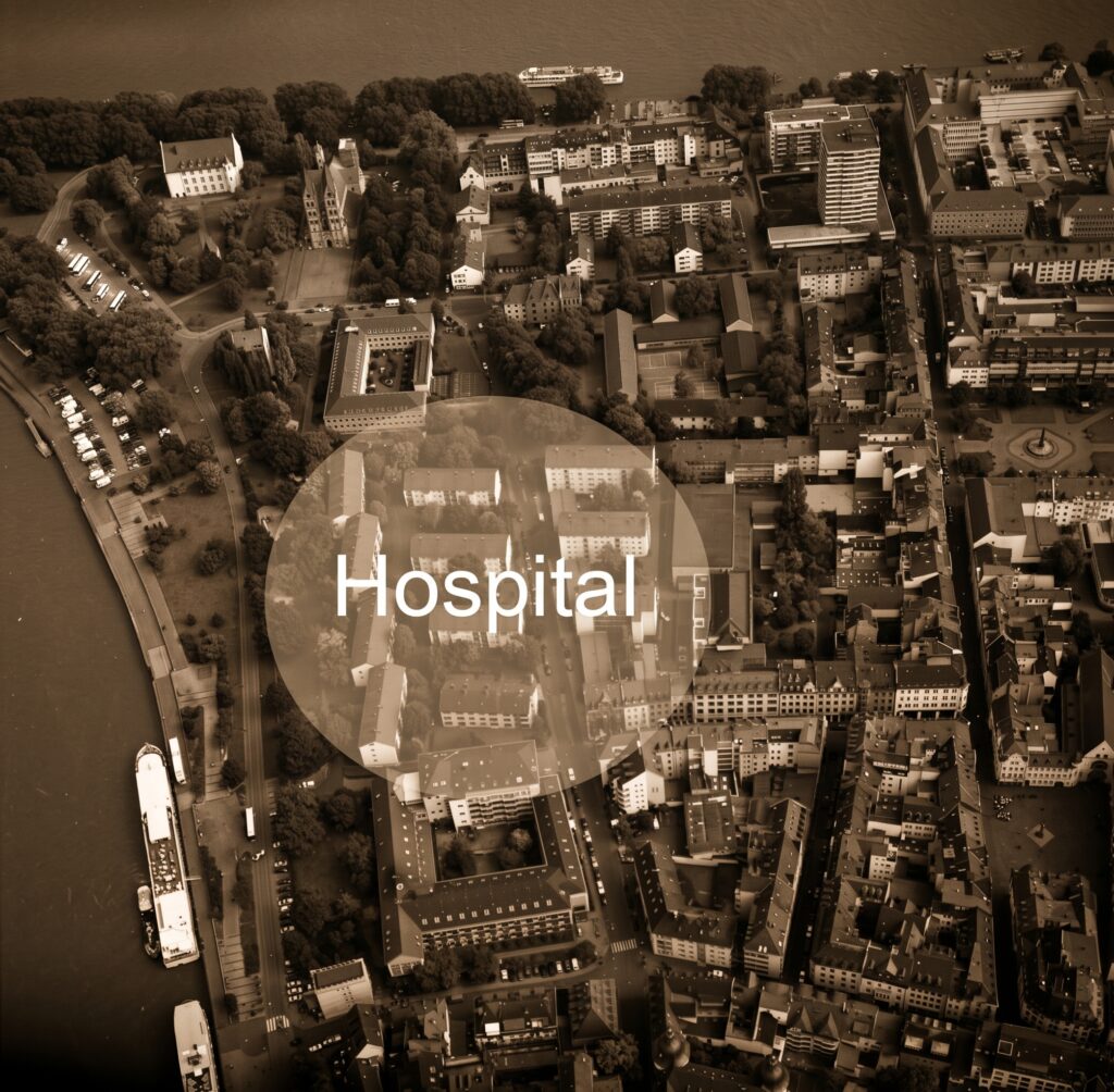 Das Kastorviertel im Spätsommer 2001. Der Kreis bezeichnet in etwa den Standort des Koblenzer Bürger-hospitals, das erst 1957 endgültig beseitigt wurde. Die Straße, die den römischen Teil der Stadt mit dem öst-lichen mittelalterlichen Stadterweiterungsgebiet verbindet, wurde erst 1975 durchgebrochen. Sie heißt heute „Am Alten Hospital“.