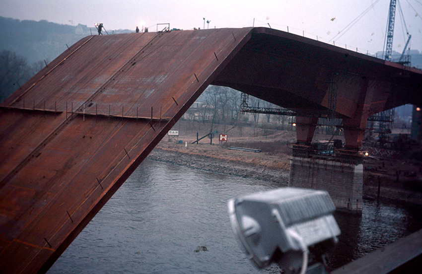 Die Brücke nach dem ersten Unglück im Dezember 1971. Foto: Xengi/Wikipedia CC BY-SA 4.0.