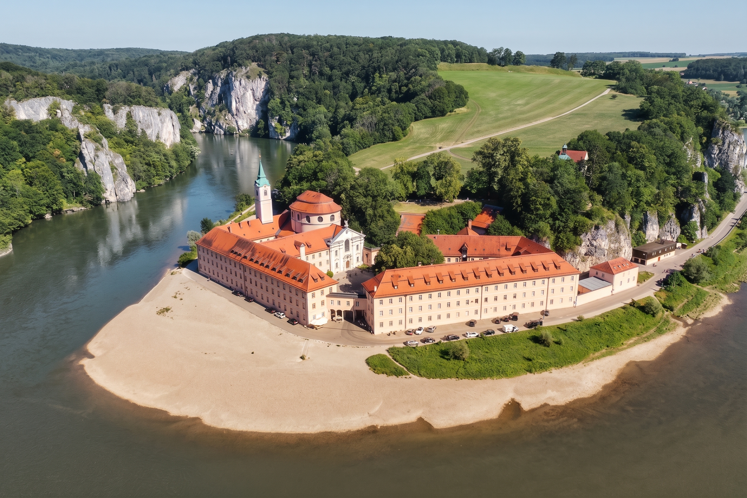 Das Kloster Weltenburg. Für die schöne Aufnahme danke ich Herrn Simon Waldherr, der das Foto 2019 auf Wikimedia Commons zur freien Nutzung zur Verfügung gestellt hat.