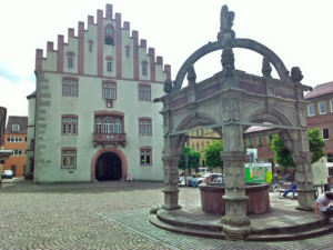 Rathaus und Marktplatz in Hammelburg.