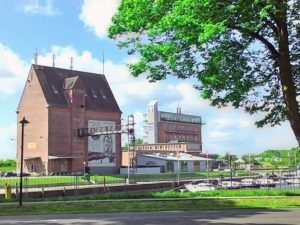 Ein ungewöhnliches Nachtquartiert am Dömitzer Hafen - und überaus empfehlenswert.