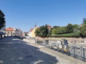 Fußgängerzone mit den Überresten der alten Stephansbasilika