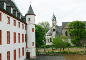 Deutschherrenhaus und Basilia St. Kastor.